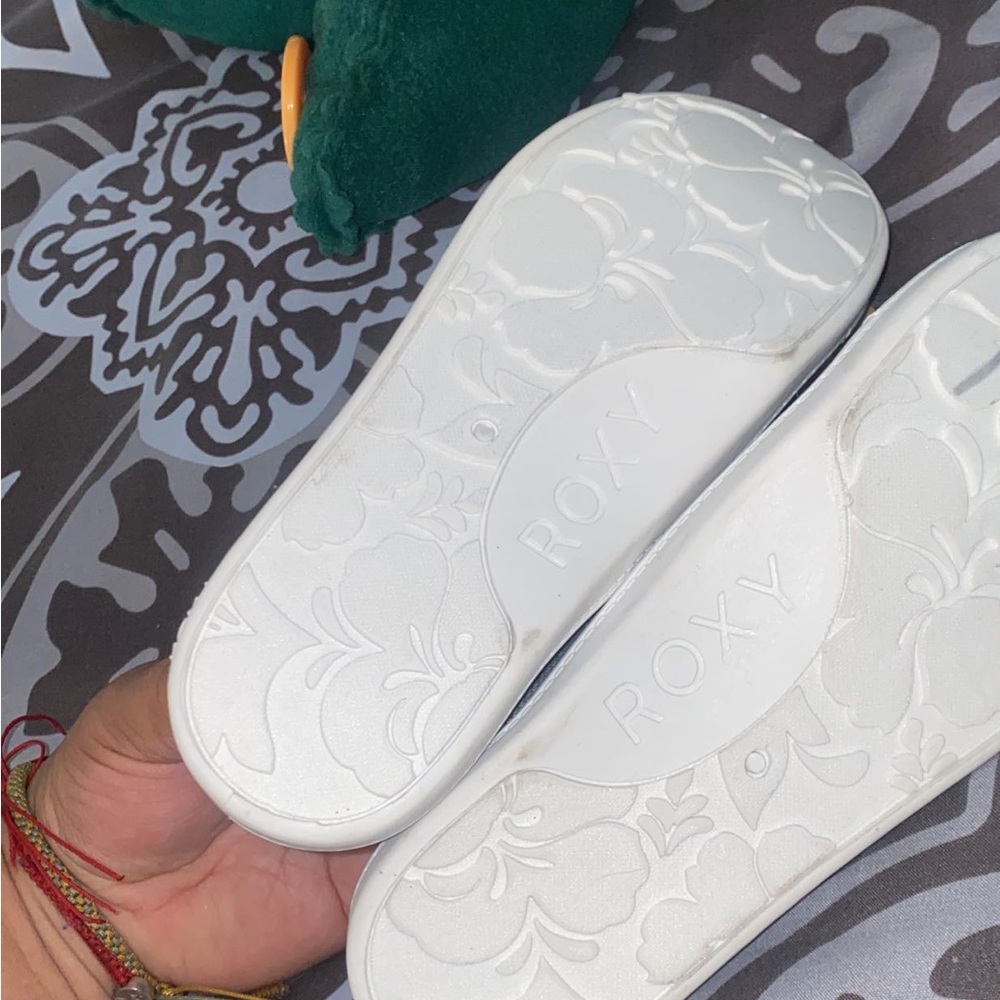 Roxy  🩶Bayshore Slip On Sneaker size 2 - Picture 3 of 5
